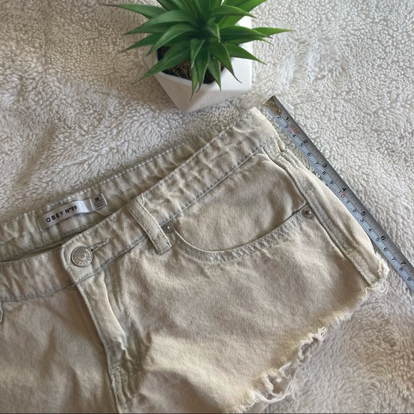 SOLD✨ RVCA • Cut-off Denim Shorts - Picture 6 of 7